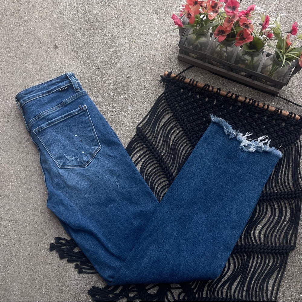 Risen High Rise Distressed Frayed Hem Jeans Size 5 / 27